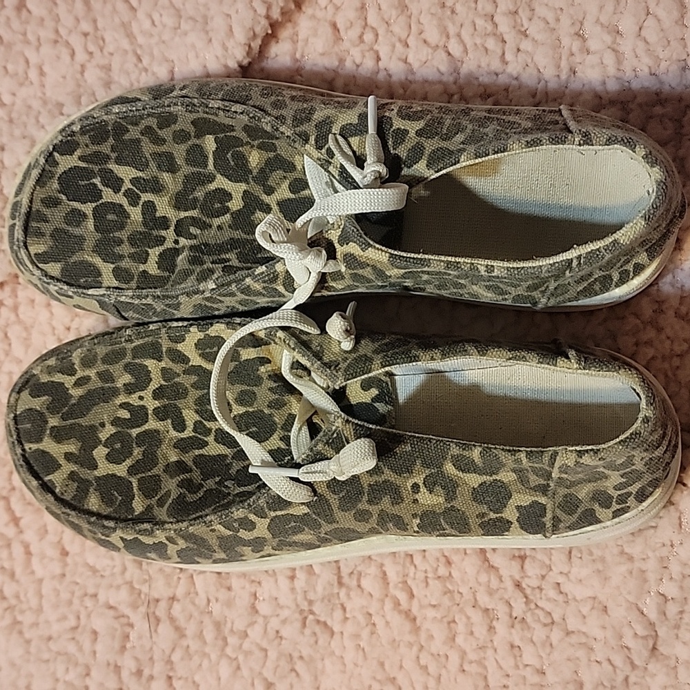 Lightweight slip on shoes leopard print